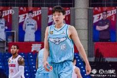 場均15.5分10.6板3助2.5帽！媒體人點(diǎn)評(píng)楊瀚森本季球探觀戰(zhàn)表現(xiàn)