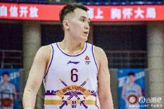 張帆關(guān)鍵發(fā)球違例后三分鎖定勝局 全場(chǎng)8中4貢獻(xiàn)10分