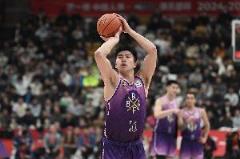 鄒雨宸半場高效貢獻(xiàn)9分2籃板吸引關(guān)注