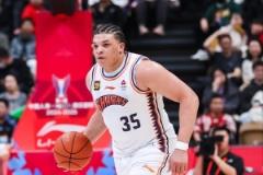 洛夫頓半場(chǎng)表現(xiàn)中規(guī)中矩：11投4中貢獻(xiàn)9分3板4助3斷1帽