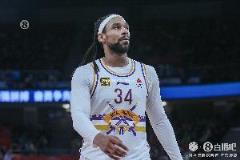 薩林杰半場(chǎng)高效輸出16分7板3助 正負(fù)值+17領(lǐng)跑全場(chǎng)