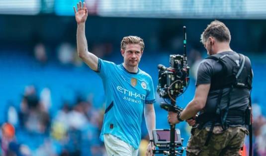 德布勞內(nèi)律師即將抵達(dá)那不勒斯