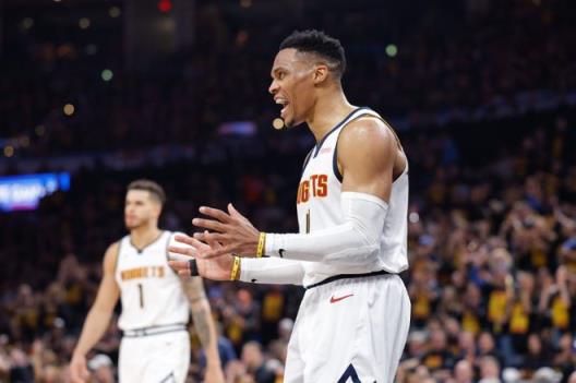 威少確認(rèn)接受右手手術(shù)修復(fù)兩處骨折 或?qū)⑻龊贤睾灥仔? style=