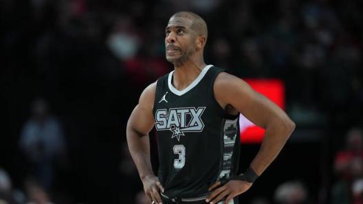 記者：克里斯-保羅可能因后場(chǎng)人員過(guò)剩而無(wú)緣重返馬刺