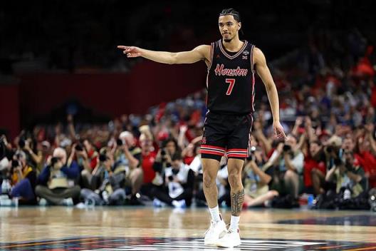 休斯頓大學(xué)大三后場(chǎng)大將試訓(xùn)勇士后宣布退出選秀大會(huì)