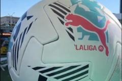 西甲下賽季用球：白色主色調搭配青黑圖案，紅色西甲標志