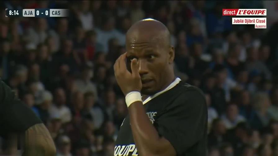 亨利寶刀不老，西塞紀(jì)念賽直接任意球破門