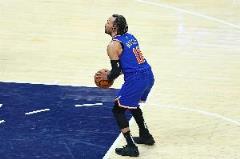 布倫森第三節(jié)神準10罰9中砍13分 率隊緊咬比分