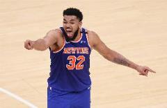 唐斯15中8加罰9中7空砍24分12籃板3助攻兩雙數(shù)據(jù)