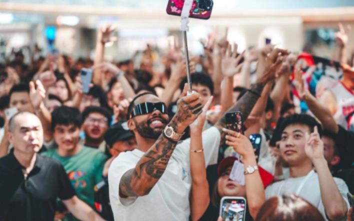 拉塞爾渴望與球迷建立瞬間聯(lián)系