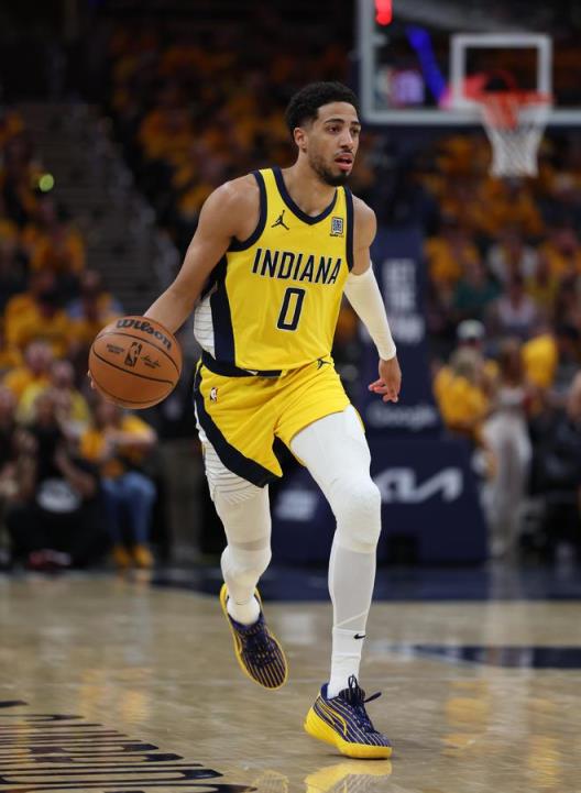 神奇魔法師！哈利季后賽半場(chǎng)20分10助5板0失誤 pbp時(shí)代首人