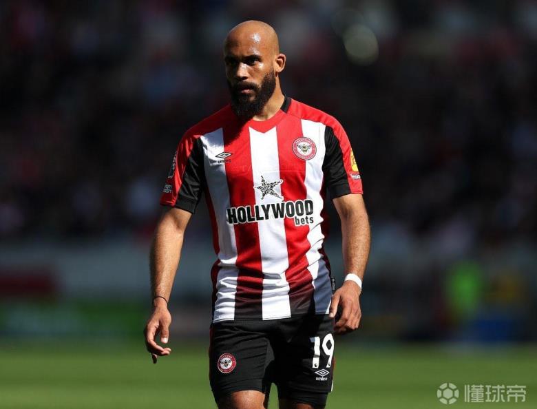 記者：紐卡接近簽下姆貝烏莫，曼聯(lián)緊盯庫(kù)尼亞