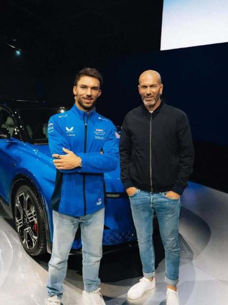 加斯利與齊達(dá)內(nèi)亮相Alpine 75周年慶典及新車發(fā)布會