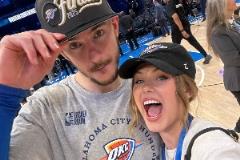 卡魯索嬌妻甜蜜曬照，肉肉超可愛引熱議！