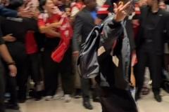 阿瑪?shù)鲁吻遑Q中指事件：因有人侮辱母親而拒絕尊重對(duì)方