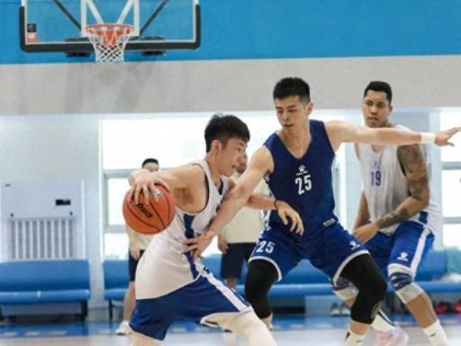 北京男籃全運(yùn)預(yù)賽內(nèi)線競爭激烈 外線陣容面臨壓力