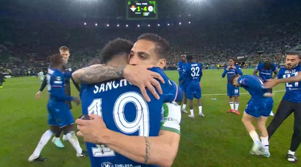 桑喬與安東尼賽后深情相擁，別樣滋味盡顯