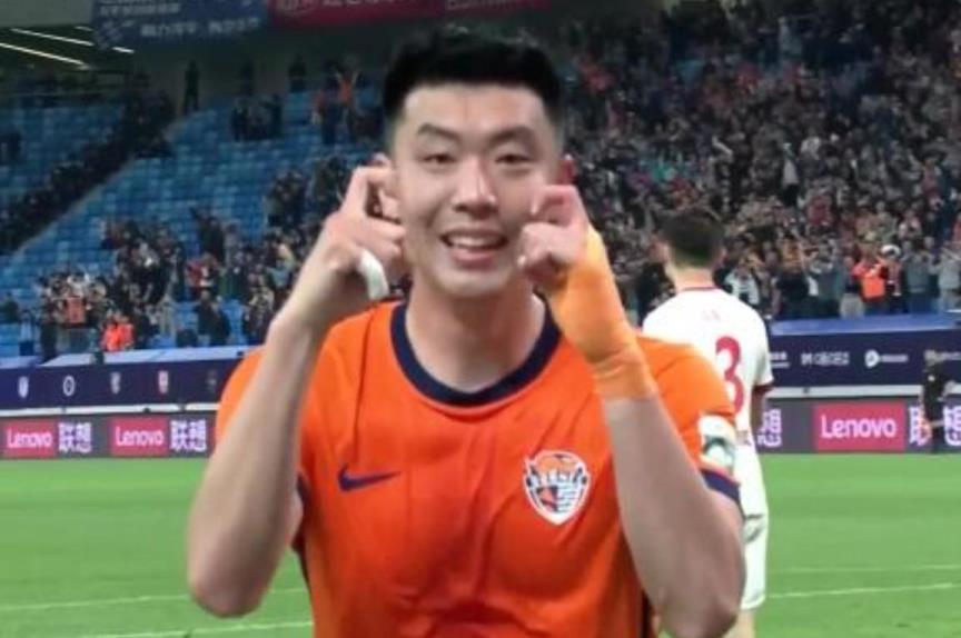 馮伯元：我非常欣賞伊布的中鋒位置，有時也在模仿他