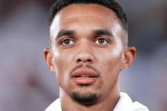 皇馬官方宣布簽下26歲右后衛(wèi)阿諾德，簽約6年將參加世俱杯