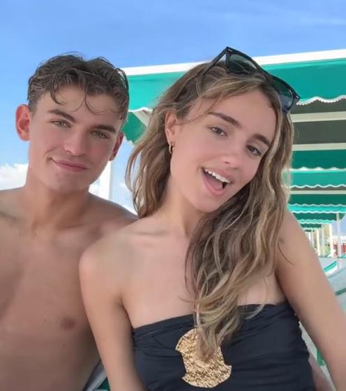 尼科-帕斯度假期間與女友共度時光，新賽季或重返皇馬