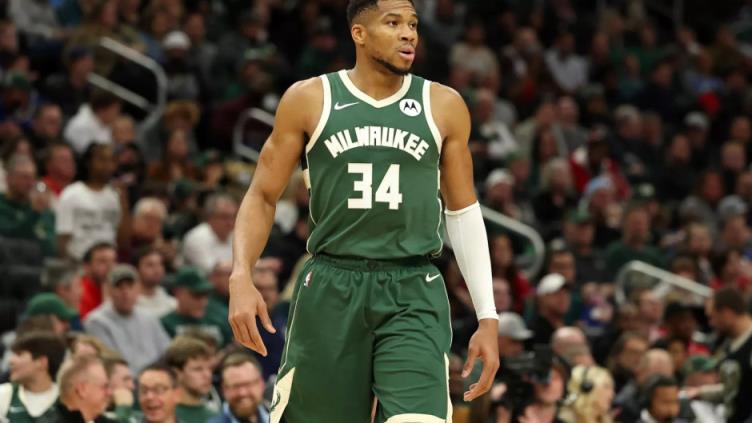 皮爾斯評價字母哥：他是聯(lián)盟頂尖球員之一，雄鹿陣容難以補強