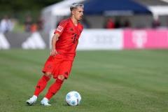 圖片報：拜仁或今夏出售薩拉戈薩，若獲近1800萬歐元報價