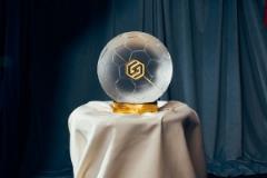 法甲創(chuàng)新公布射手王助攻王獎(jiǎng)杯 可拼成足球造型