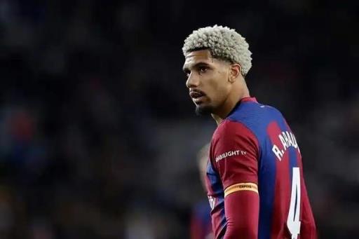 今夏留隊(duì)！巴薩信任歐冠出局罪人，僅踢西甲表現(xiàn)亮眼