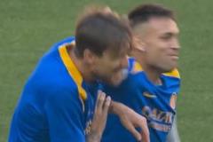 勞塔羅賽前與阿切爾比互動輕松，隊內(nèi)氛圍融洽