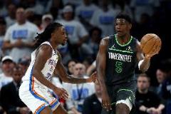 皮爾斯：傳球讓我更強(qiáng)大，愛德華茲也需提升傳球能力