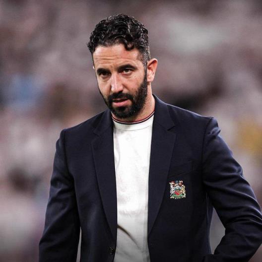 阿莫林或成曼聯(lián)引援關(guān)鍵，隊(duì)長離隊(duì)或促7000萬簽葡體中場