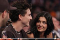 凱莉-詹娜轉(zhuǎn)發(fā)美劇片段：尼克斯贏球時(shí)我才會(huì)啪啪啪