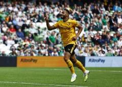 曼聯(lián)官方號(hào)：庫(kù)尼亞通過(guò)體檢，周薪20萬(wàn)英鎊簽5年穿10號(hào)