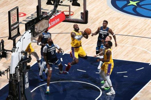 詹姆斯希望NBA允許球員為季后賽做好身體對(duì)抗準(zhǔn)備