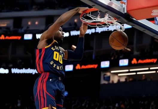 勇士教練組讓庫(kù)明加做這個(gè)，但他卻選擇了那個(gè)？