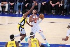 西卡：隊(duì)友們今天表現(xiàn)出色，籃球之神眷顧這樣的球員