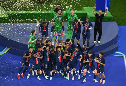 大巴黎將今日舉行奪冠游行，此前慶?；顒釉l(fā)騷亂