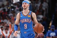 卡魯索：球隊(duì)持續(xù)進(jìn)步得益于教練組和管理層的高效指導(dǎo)