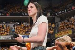 她現(xiàn)場觀戰(zhàn)！WNBA球星克拉克助步行者季后賽7戰(zhàn)全勝