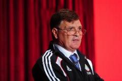 卡馬喬：阿隆索面臨挑戰(zhàn)，需依賴運(yùn)氣贏得冠軍