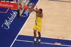 替補(bǔ)奇兵！托平攻防兩端表現(xiàn)亮眼，11中7三分4中2砍下18分6籃板3封蓋！