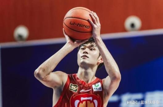 20歲鋒線天才狂轟46分16板，國家隊(duì)該考慮他了？