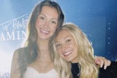 哈利的雙面誘惑：棕金雙生姐妹的左右情緣