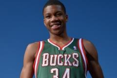 邁卡威：字母哥天賦驚人，他掌控聯(lián)盟只是時(shí)間問(wèn)題