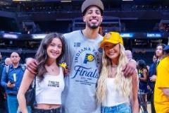 深夜一把狗糧！哈利伯頓女友曬照：回家嘍！為這支球隊感到驕傲