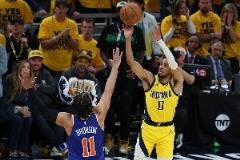 宿敵尼步跨世紀名場面：米勒鎖喉+大媽4分打+高圓圓帽甜瓜