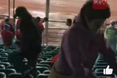 無錫球迷賽后文明離場，清理現(xiàn)場不留垃圾