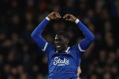 新月欲簽奧納納 埃弗頓獲10%分成