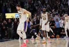 東契奇：與詹姆斯的組合仍在磨合，但每天都在進步