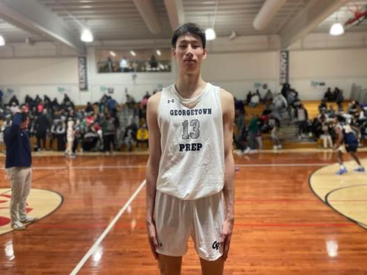 18歲2米15中國新星轟21+16，臂展2米30引發(fā)關(guān)注